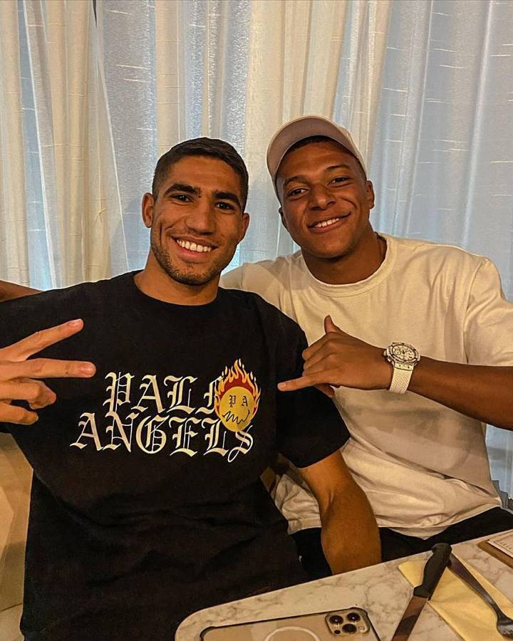 Hakimi y Mbappé también comparten tiempo afuera de las canchas. En los últimos días estuvieron paseando por Barcelona.