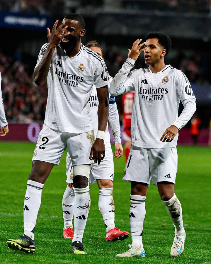 Así festejó Rodrygo su segundo gol del partido junto a Antonio Rüdiger.