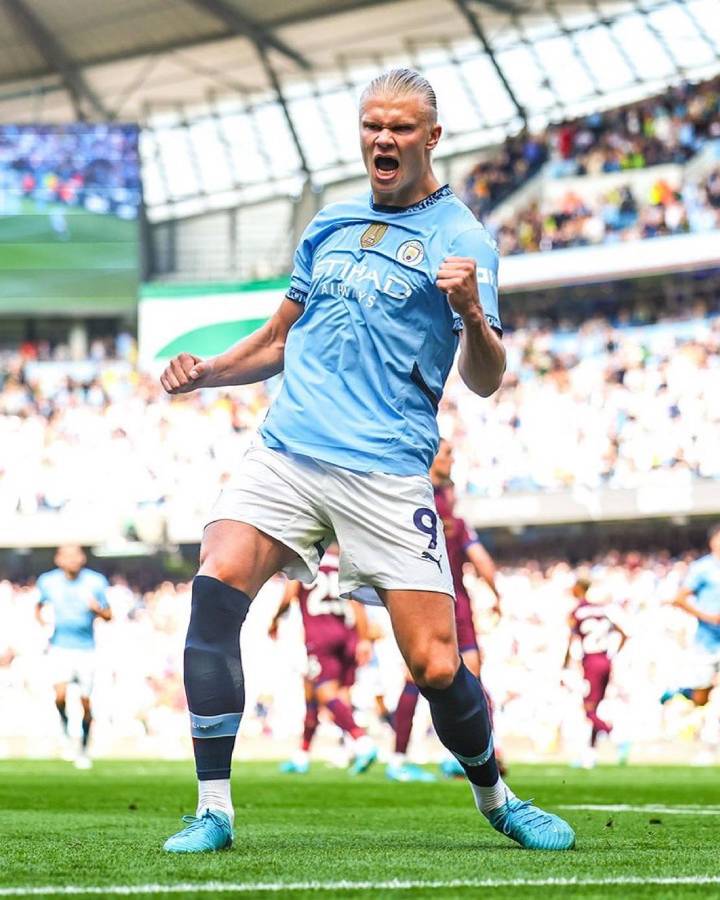 Erling Haaland se lució con un triplete para llevar al Manchester City el segundo triunfo de la temporada en la Premier League.