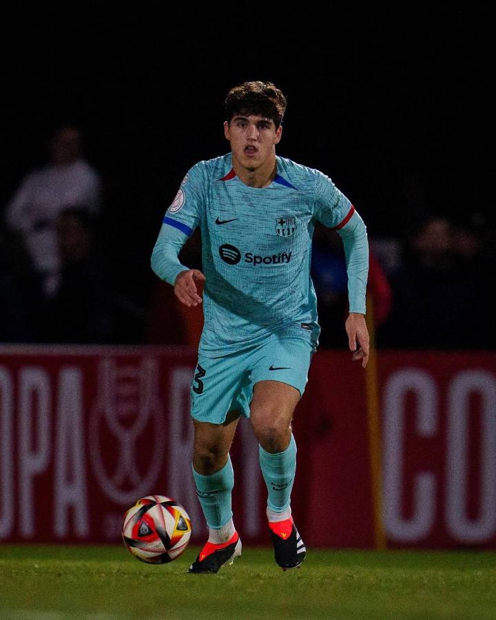 Pau Cubarsí debutó de manera oficial con el primer equipo del Barcelona.