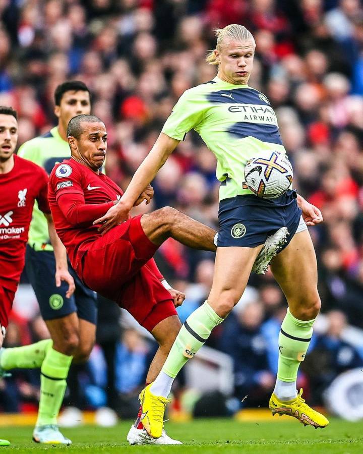 Erling Haaland estuvo bien marcado por Thiago Alcántara.