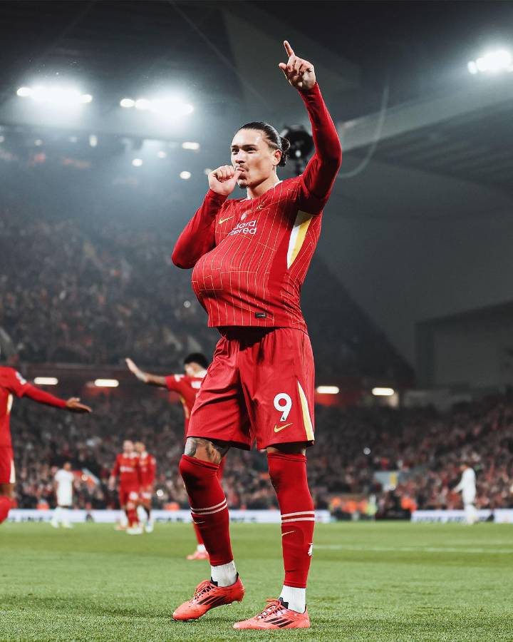 Darwin Núñez y su especial festejo tras anotar su segundo gol de la temporada en la Premier League.