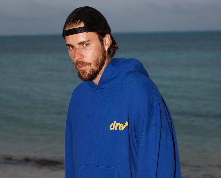 Mientras tanto, Justin Bieber no se ha pronunciado sobre estas suposiciones de sus fans. 