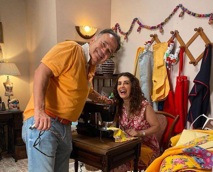 Al borde del llanto, Mayrín Villanueva le dijo adiós a Nicandro Díaz en Hoy y señaló que estaba devastada por la noticia. “Lo que agradezco de él es esa buena energía, esa forma tan divertida de ver la vida, de ser tan profesional. Nos volvimos a encontrar en Golpe de Suerte para hacer una amistad sólida, ahora que estuve con él era reír y reír”. “Saber su partida me duele muchísimo, se extraña esa presencia. A quedarse y divertirnos como a él le gustaría ser recordado, un abrazo muy grande a su familia”, precisó.