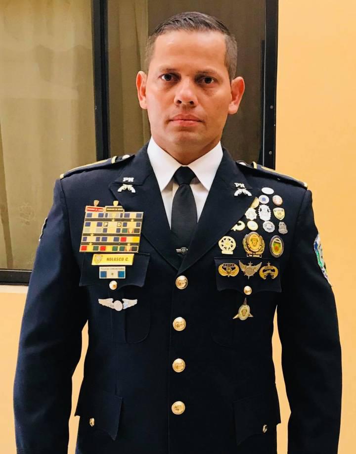 “Soy policía formado vencer o morir, si tocan sus armas y disparan nosotros disparamos”, les decía Nolasco. 