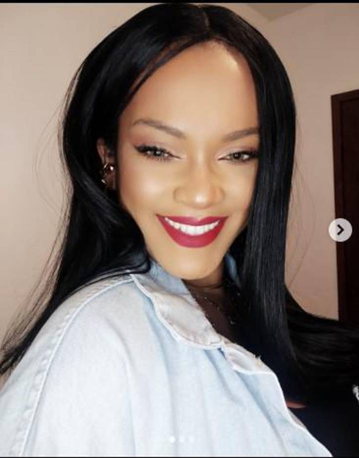  Un mensaje que dejó a la brasileña el doble de emocionada, pues su artista favorita supo de su existencia y su gran parecido.