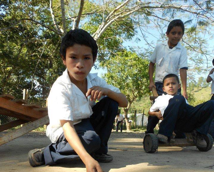 Los maules, mables o canicas, eran de los más populares entre los niños, quienes al ganar recibían como recompensa las canicas de sus oponentes. 