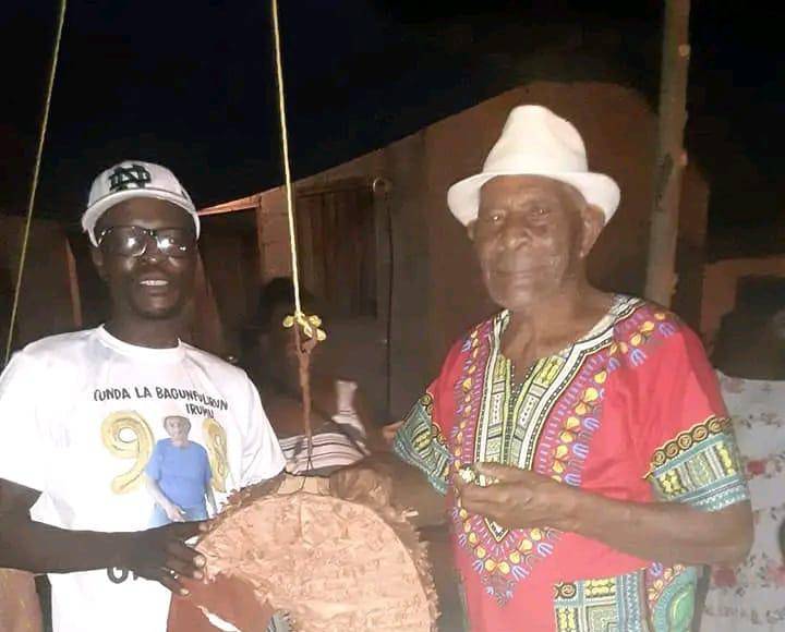 ”En el ojo derecho tengo colocado un silicón y se le derramó el aceite, solo veo oscuro. Después de la pandemia yo me quedé con la presión elevada y el ojo bien caliente, hasta que me tapó la vista”.