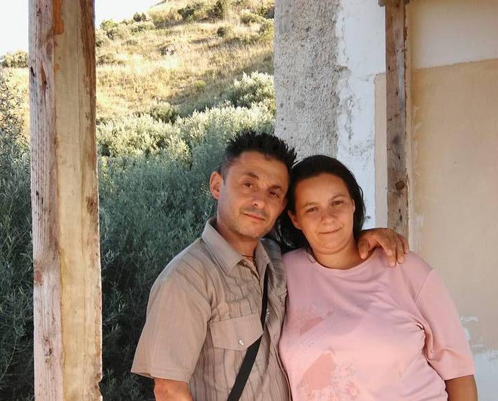 Una de las hijas de la pareja sobrevivió a la masacre y contó la historia. Fue encontrada en su habitación en estado de shock. Las autoridades sospecharon que estaría drogada después de haber sido obligada a presenciar los macabros asesinatos.