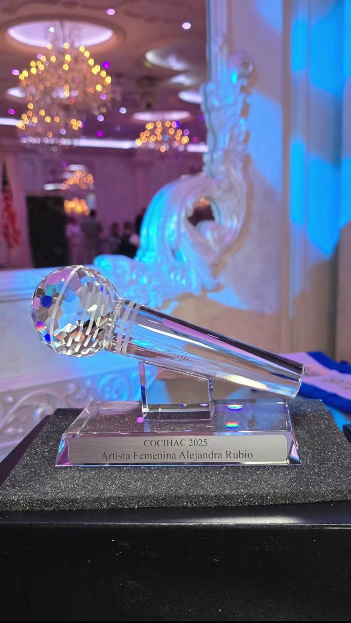 Alejandra Rubio recibe prestigioso premio en Nueva York, USA