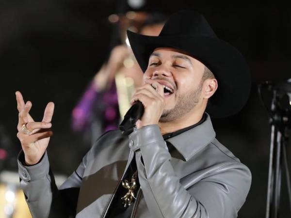 “El Jerry” durante una presentación musical.