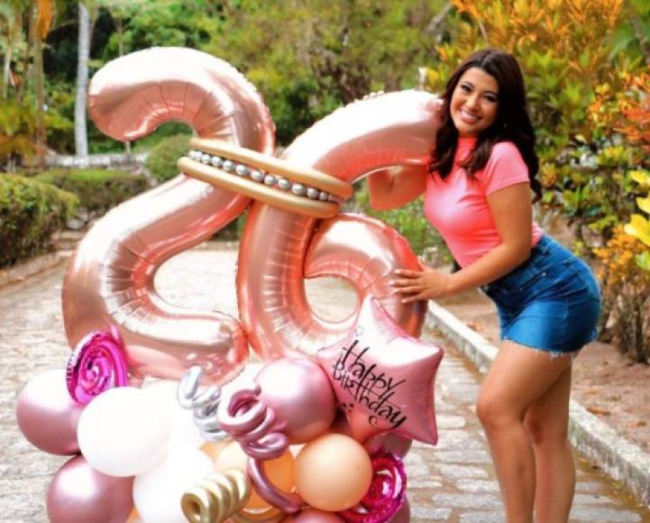 La presentadora hondureña celebró el 25 de enero, sus 26 años de edad, llenos de triunfo y satisfacción personal.