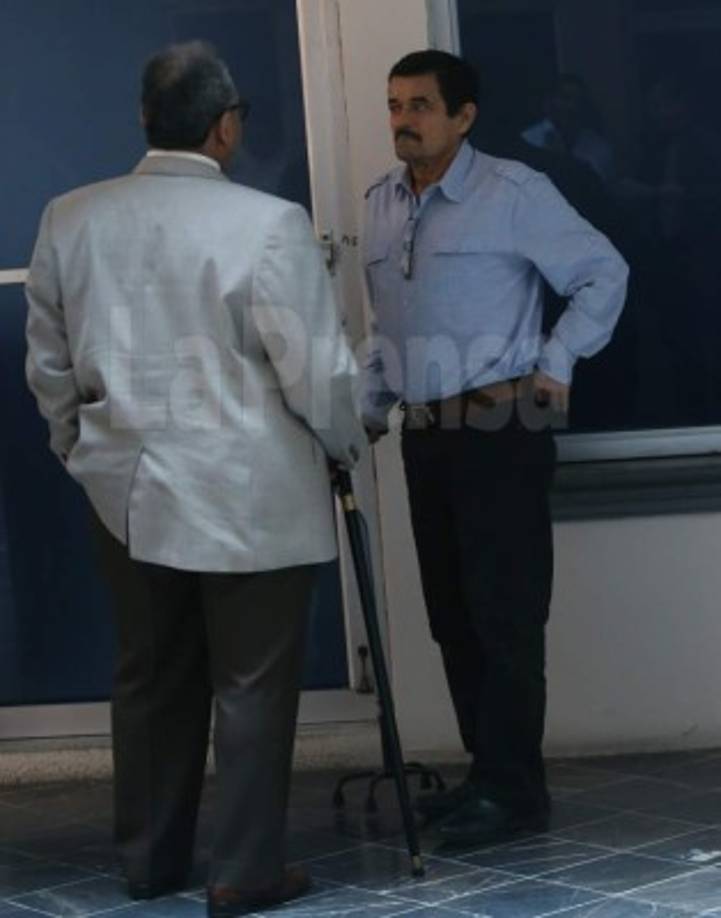 A las personas antes indicadas, la Fiscalía los señala por irregularidades en un contrato de licitación del proyecto de pavimentación de la colonia La Cañada, en la capital de Honduras