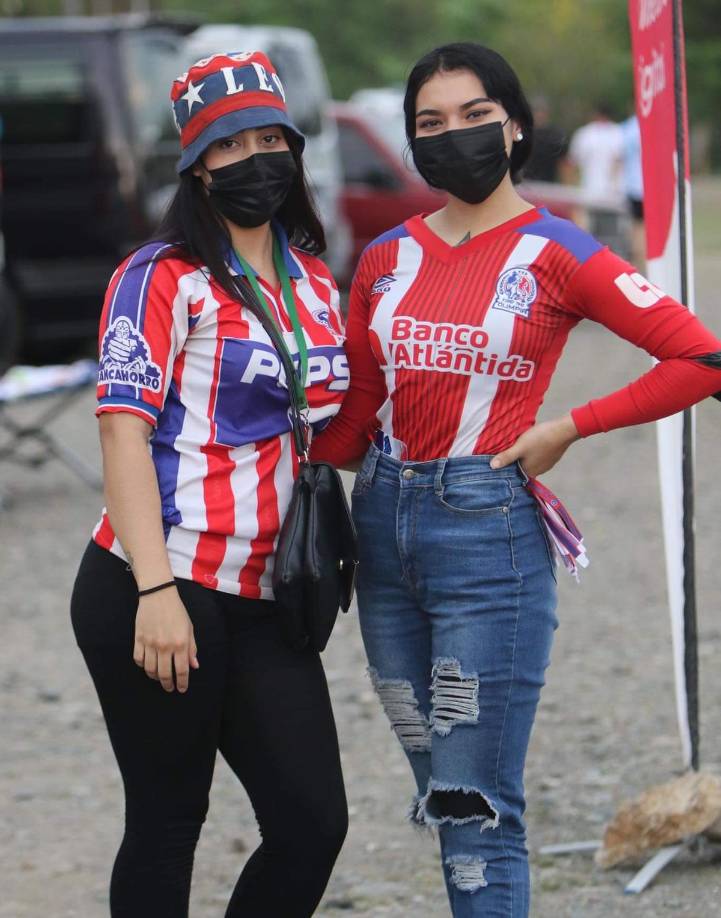 Las chicas no se quedaron atrás y engalanaron el estadio Carlos Miranda.
