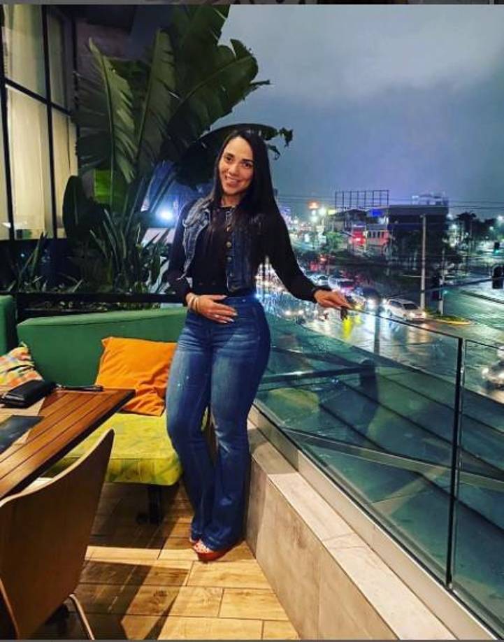 Reconoce que disfruta ayudar a los demás y prueba de ello es que siempre se le ve activa en tiempos de contingencias.