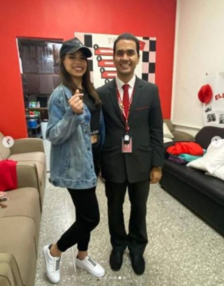 Es muy probable que Angie no canté esta noche debido a las complicaciones que ha tenido con su garganta, que la han obligado a guardar reposo.