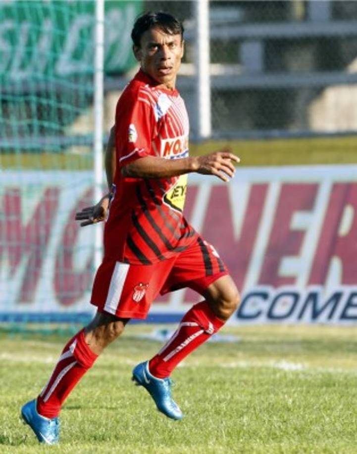 En el Vida también se le terminó el contrato al lateral izquierdo Javier Portillo. Aún no sabe si renovará.