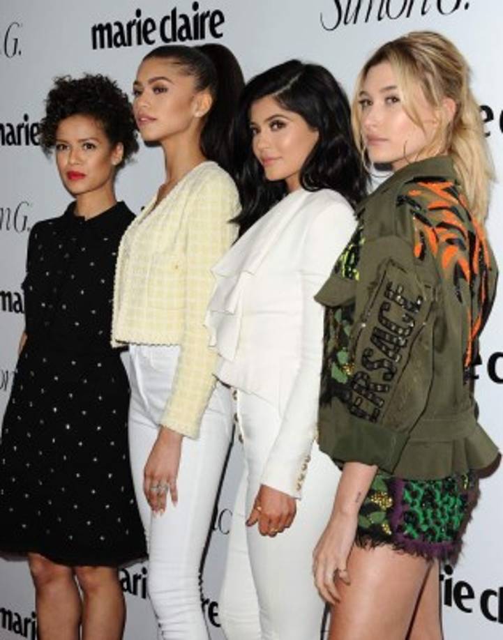 ¿Quiénes son las otras afortunadas? Hailey Baldwin y Zendaya Coleman. ¡Impresionante! Descubre cómo ha sido la fiesta de presentación de “las celebs de primavera“ y que han dicho las artistas en dentro de la revista.