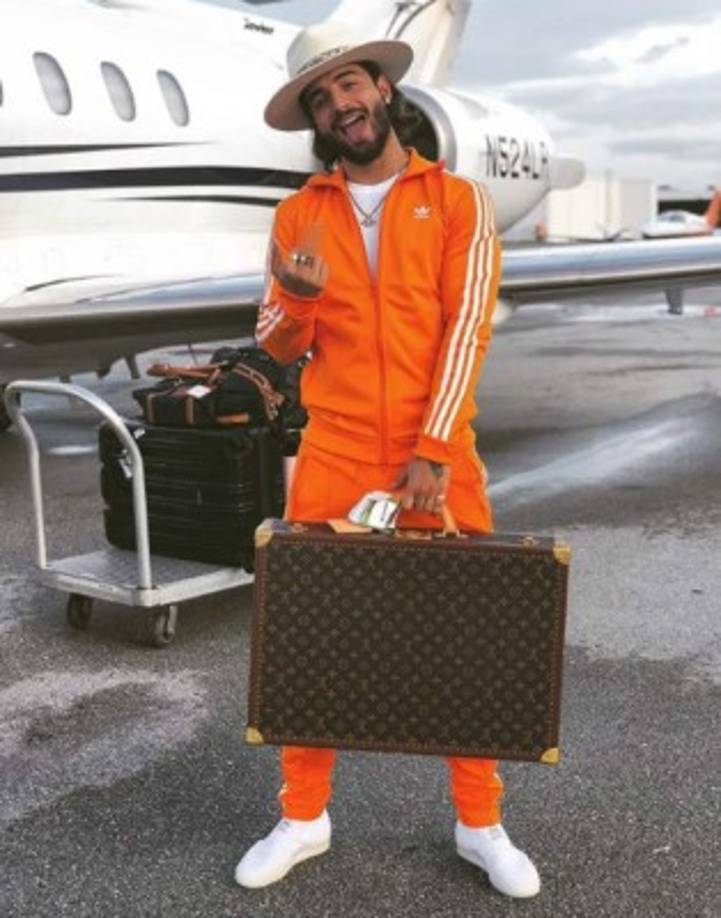 Lejos de aplacar la controversia, Juan Luis Londoño, mejor conocido como Maluma, ha provocado a sus más de 34 millones de seguidores en su cuenta de Instagram publicando polémicas imágenes.