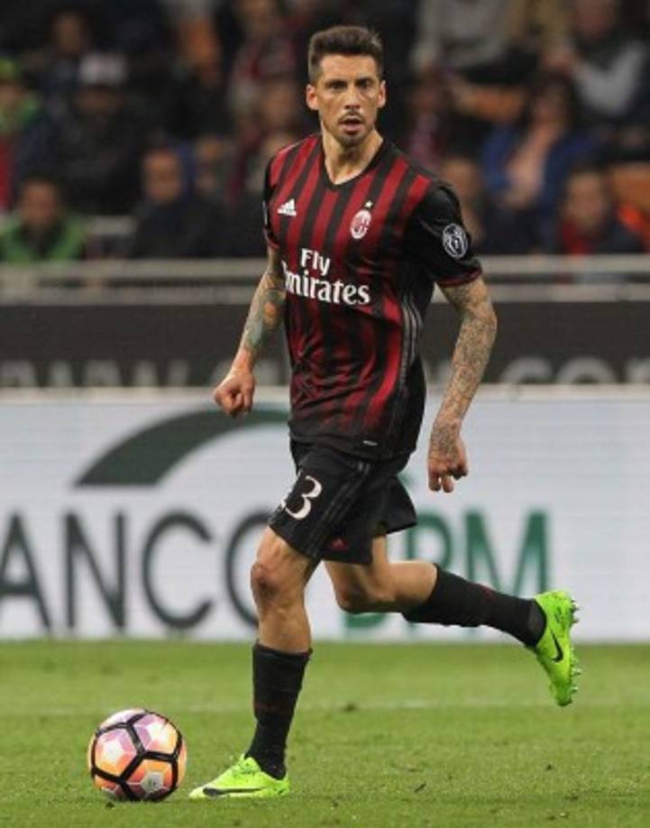 El AC Milán estaría cerca de vender a José Sosa al Trabzonspor turco. La oferta que los 'rossoneri' van a aceptar será de 4 millones, según la Gazzetta dello Sport.