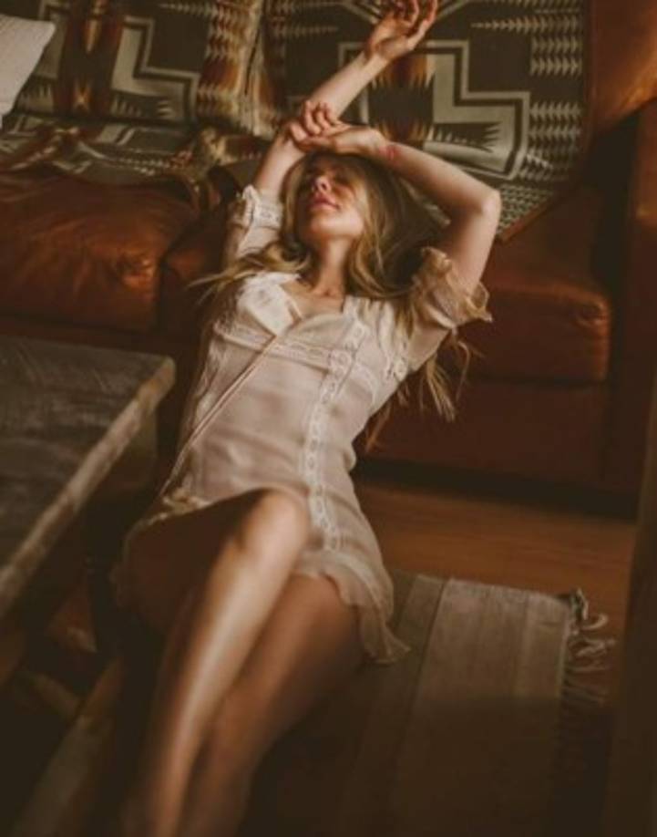 La actriz de Rubí volvió a posar para el lente del fotógrafo Henry Jiménez, quien en otras ocasiones ya la había retratado, sin embargo, para la ocasión Sodi lució al natural.