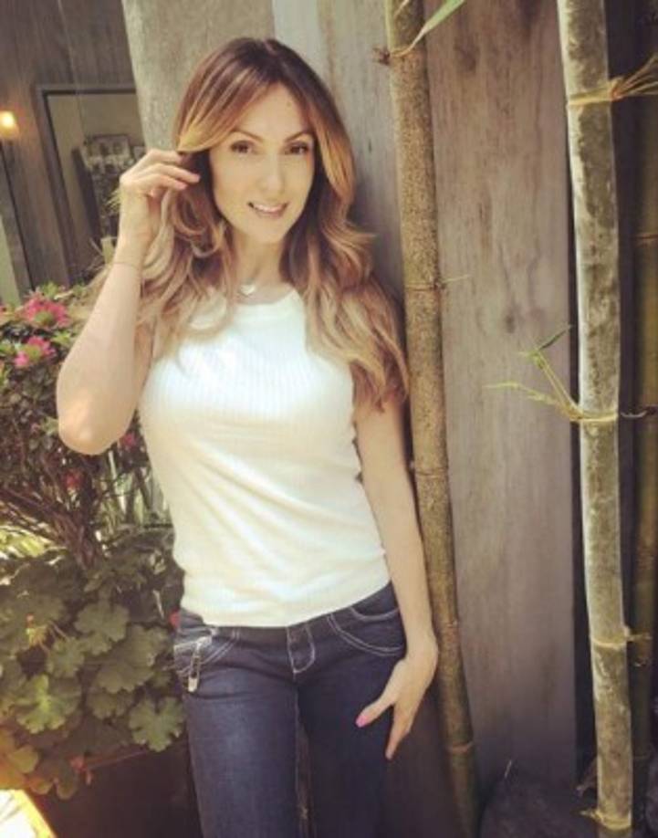 El éxito de Nora en la vida personal no se queda atrás.