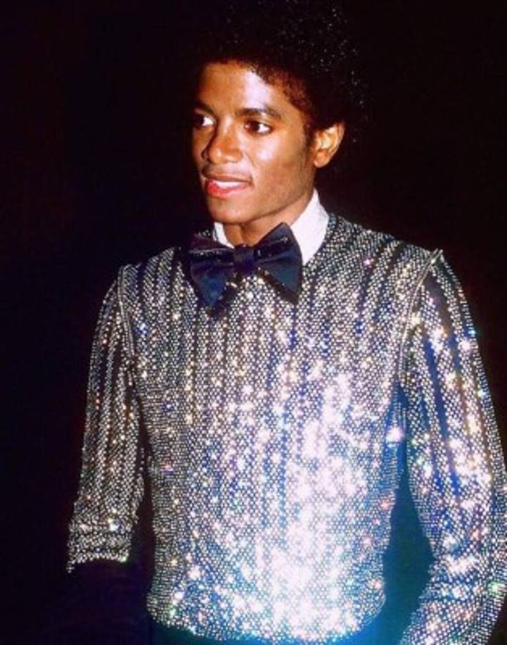 3. Poderoso<br/><br/>Hacia finales de los 80 obtuvo el sobrenombre de 'El Rey del Pop' por su estilo de vida tan extravagante y el género musical que lo encumbró, gracias a éxitos como 'Dangerous' y 'Black or White'. Entre sus logros destacan 15 premios Grammy, 39 Récords Guinness y una fortuna estimada en más de 825 millones de dólares. <br/>