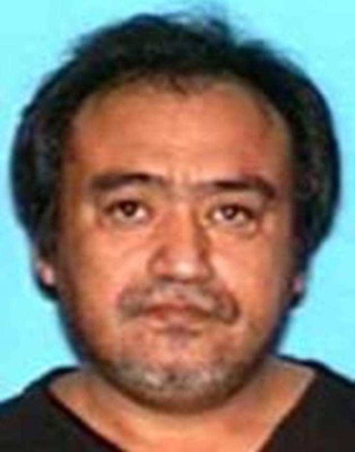 Nombre: Mario Antúnez Sotelo<br/>Alias: Antonio Antúnez Román, 'El Tony' o 'Don Tony'<br/>Fecha de nacimiento: 9 de abril de 1963<br/>Lugar de origen: México<br/>Delito: Tráfico de personas y violaciones de tráfico de extranjeros (coyote)<br/><br/>Antúnez Sotelo es buscado por el tráfico de personas y por movilizar personas indocumentadas para ingresar de forma ilegal a Estados Unidos (coyote). ICE cree que forma parte de una banda de coyotes que cobran a los migrantes por llevarlos a EEUU, pero que bajo amenazas de muerte cobran más dinero a sus familiares.<br/>'Sotelo es un fugitivo y se sabe que porta armas de fuego', señala el sitio de los más buscados por ICE.