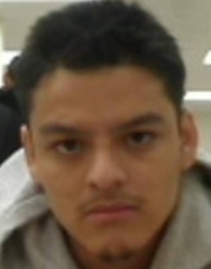 Nombre: Atanacio Arellano Gutiérrez<br/>Alias: Camacho, Víctor, Tony, Julio, Monteagudo y Julio Rodolfo<br/>Fecha de nacimiento: 9 de mayo de 1987<br/>Lugar de origen: México<br/>Buscado pertenecer a una pandilla y cometer varios delitos como uso de armas de fuego de manera ofensiva y asalto.<br/><br/>En abril de 2013 recibió una orden de deportación que se ejecutó en mayo del mismo año, pero reingresó de forma ilegal a Estados Unidos<br/><br/>Fue visto por última vez en el estado de Illinois.