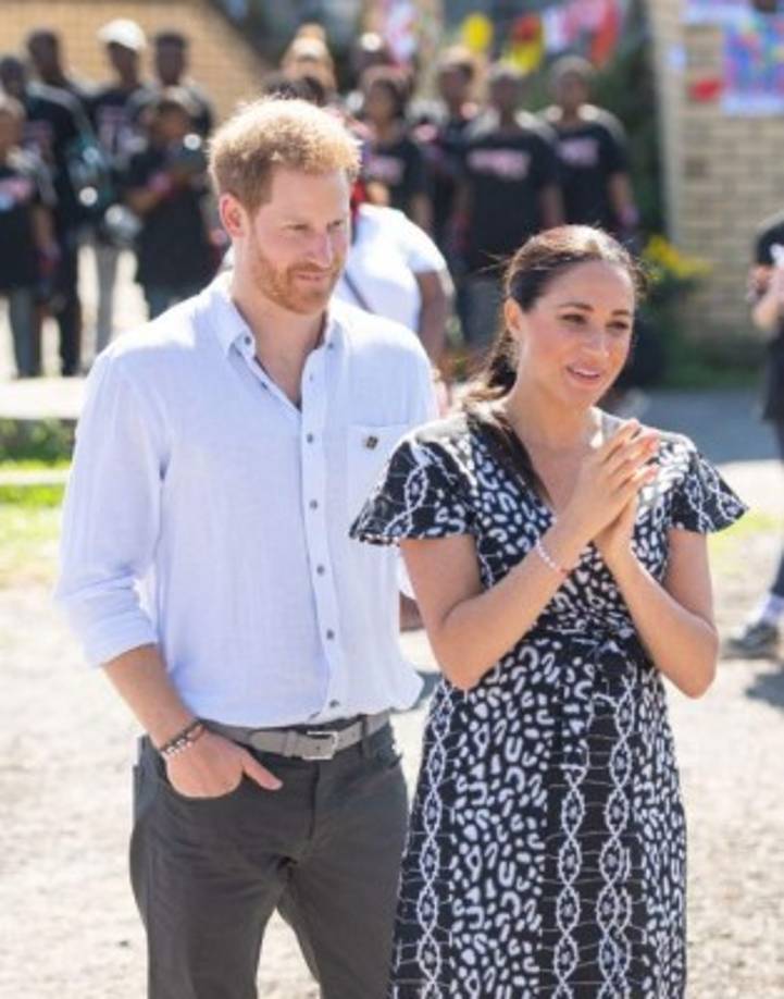 La gota que colmó el vaso fue su entrevista con ITV en donde se quejaban de la vida difícil como royals. Meghan casi lloró cuando dijo que no la estaba pasando tan bien como miembro de la familia real, esto debido al acoso de los medios británicos.<br/>