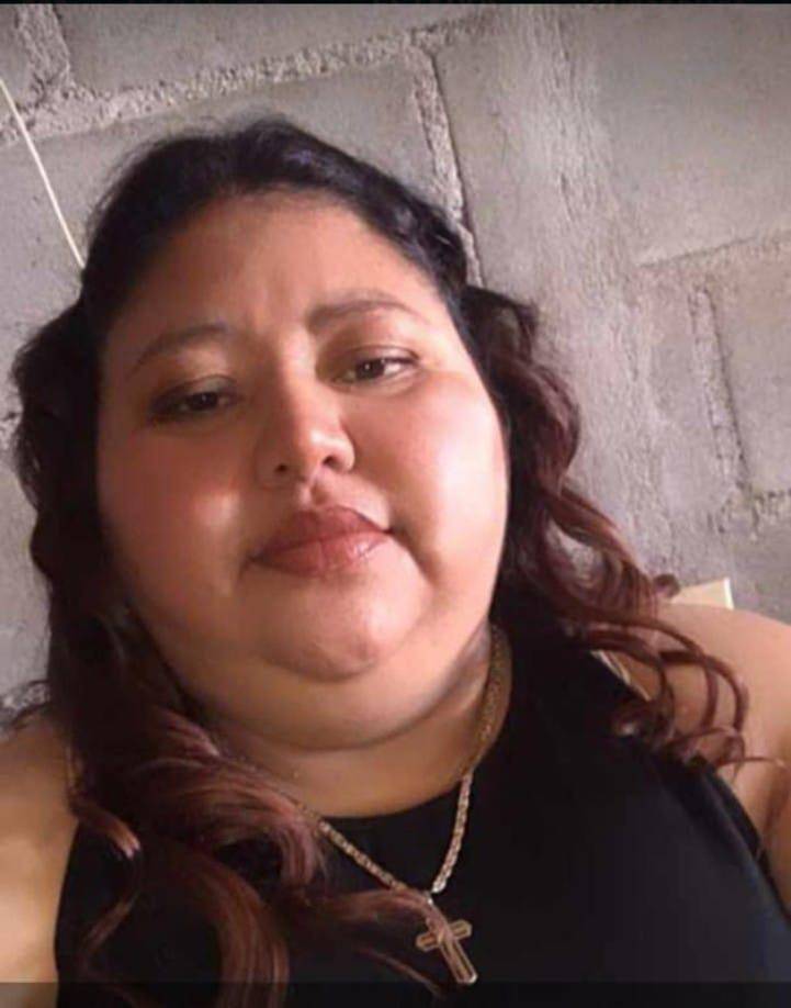 Junto a ella iba su chófer, llamado Cristian Santos, a quien también le quitaron la vida de varios disparos.