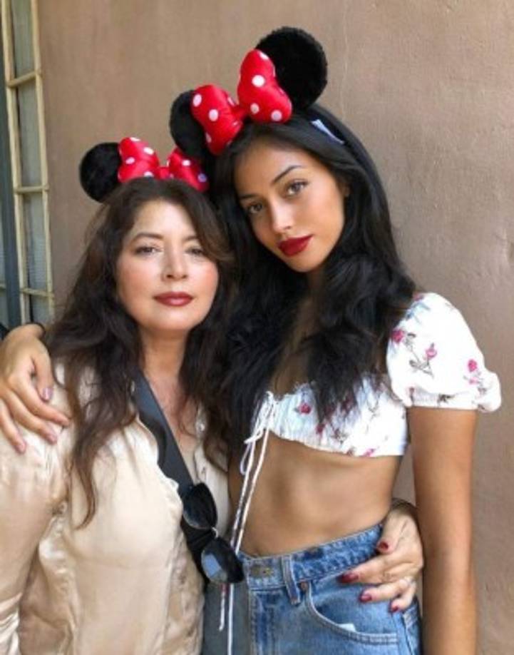 Nacida en Amsterdam, Países Bajos el 16 de noviembre de 1998, Cindy Kimberly es hija de un español y una indonesa.