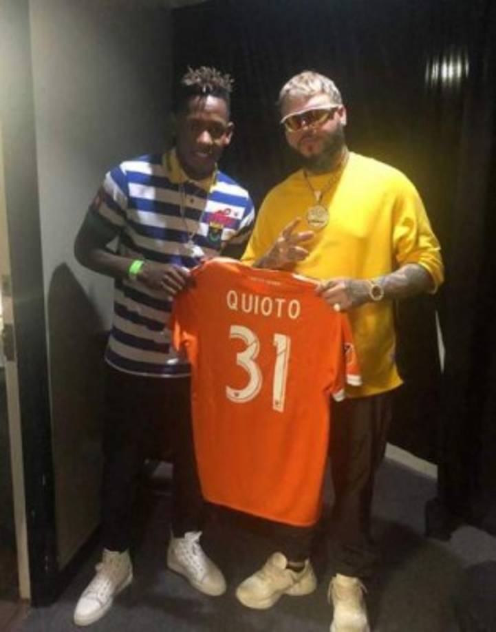 Desde que llegó al Houston Dynamo, Romell Quioto ha tenido la oportunidad de conocer a grandes estrellas. Aquí con le reguetonero Farruko.