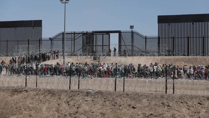 Los republicanos investigan a Mayorkas por negligencia en la frontera de EEUU con México
