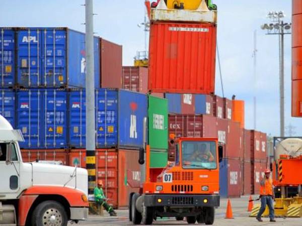 Agentes de la Fescco y DNPA ejecutaron el decomiso de las armas en Puerto Cortés.