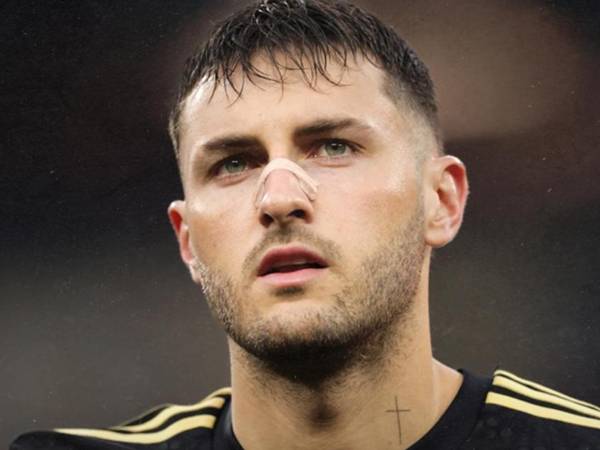 Santi Giménez marcó un golazo de chilena, pero el árbitro se lo invalidó con intervención del VAR.