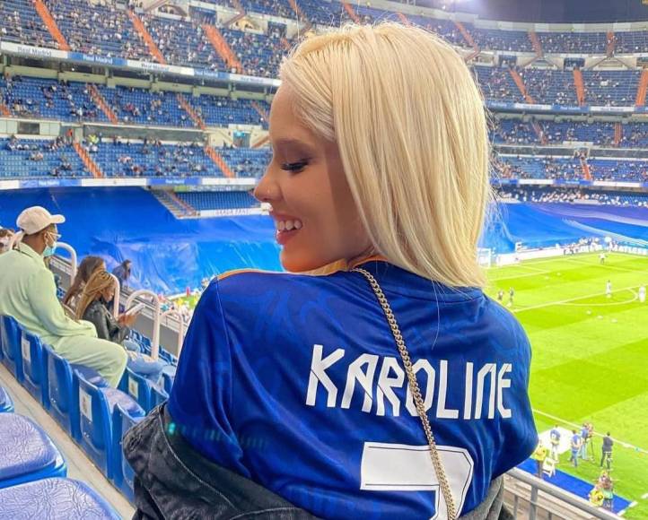 Karoline siempre comparte en sus redes sociales lo bien que la pasa en el Santiago Bernabéu.