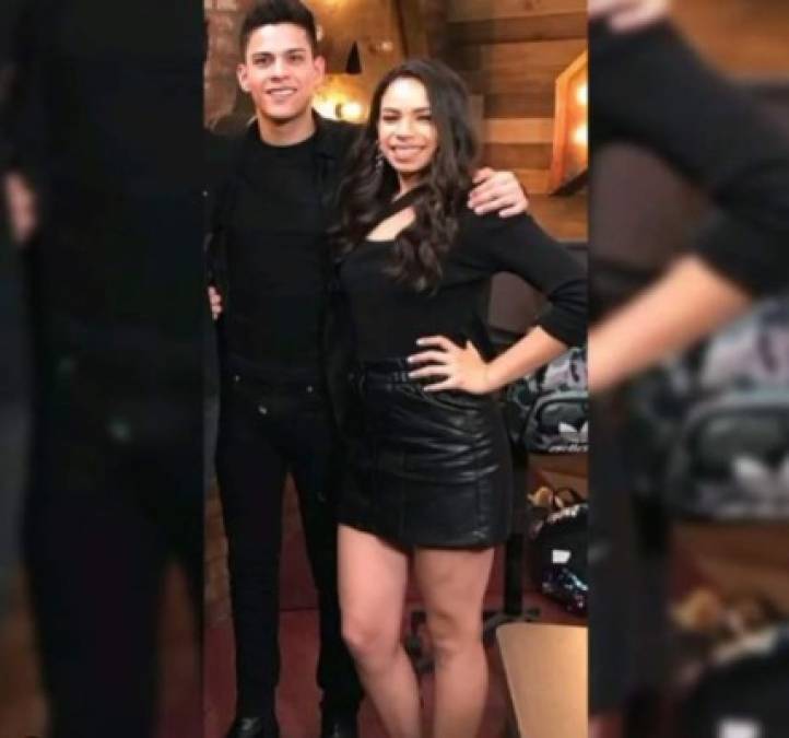 Angie, ganadora del segundo lugar de La Academia y Carlos, quien se llevó el tercer lugar, han estado junto a Dalú, Dennis y Charly en gira de medios después de finalizar el concurso y se han dejado ver juntos, demostrando que su amistad va más allá del final del concurso mexicano.