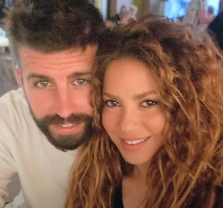 “Ella (Shakira) no es tonta y sabía con quién compartía su vida. Su hermano se lo había dicho, y lo sabía toda Barcelona. Piqué salía muchísimo y no se escondía”, reveló uno de los vecinos del jugador del FC Barcelona.