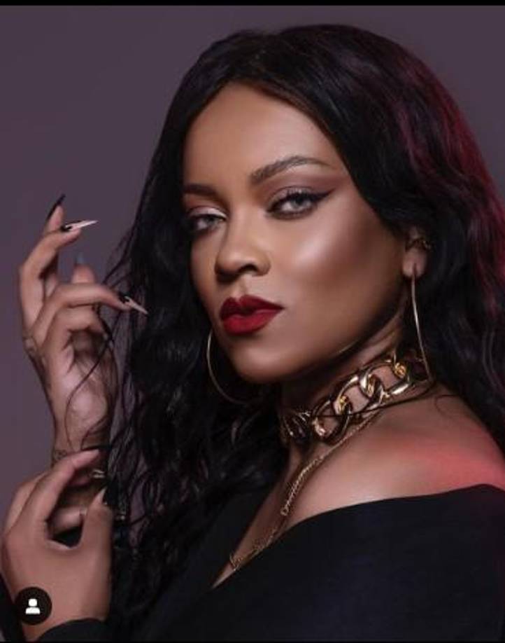 Rihanna supo de su doble y dada su impresión le comentó por redes: <b>: “¿Dónde está el álbum, hermana? #R9″</b>