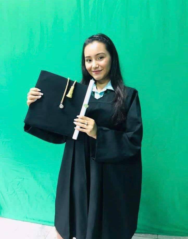 Esto debido a que deseaba poder encontrar empleo luego de graduarse para pagar su universidad y ayudar a sus padres.