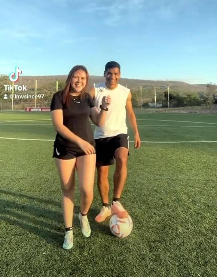 Carlos Pineda y Daniela Hernández han formado un bonito vínculo que se concretó con el matrimonio.