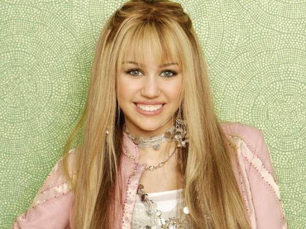Los fanáticos que crecieron viendo a Miley Stewart llevar una doble vida en Malibú tienen una cita ineludible con Disney+. Hannah Montana: Especial 20 aniversario llega a la plataforma este martes 24 de marzo, exactamente dos décadas del estreno que transformó la televisión juvenil.