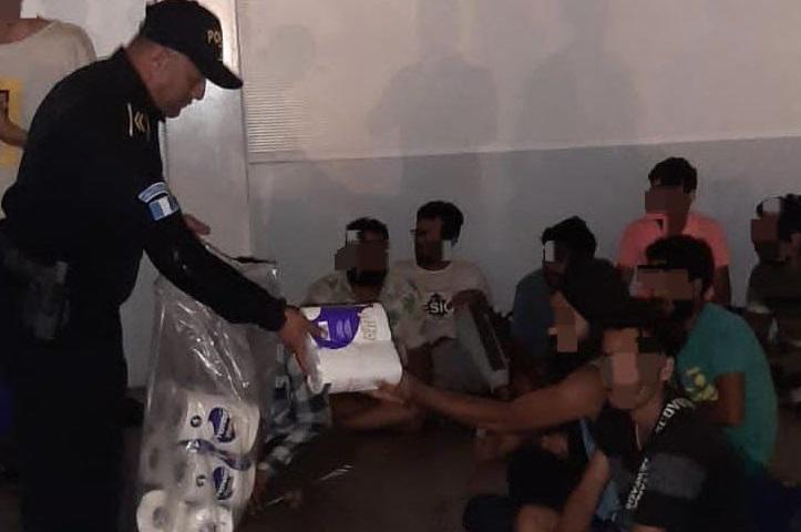 Guatemala expulsa a Honduras a 164 migrantes asiáticos que iban hacia EEUU