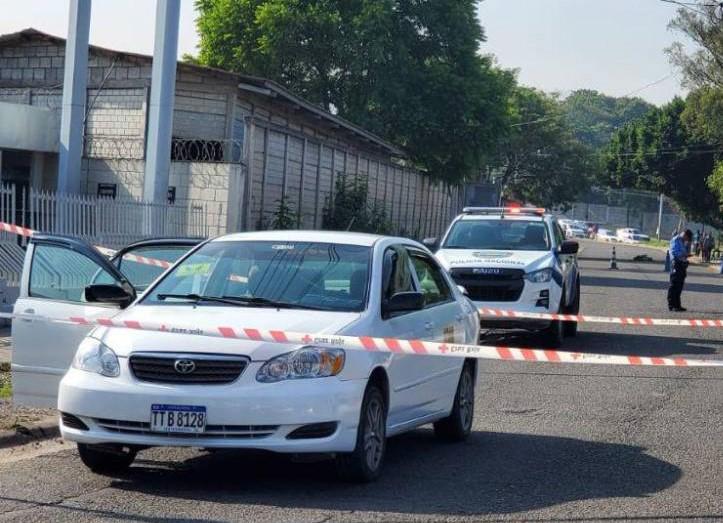 Sicarios se hacen pasar por pasajeros y matan a taxista en Tegucigalpa