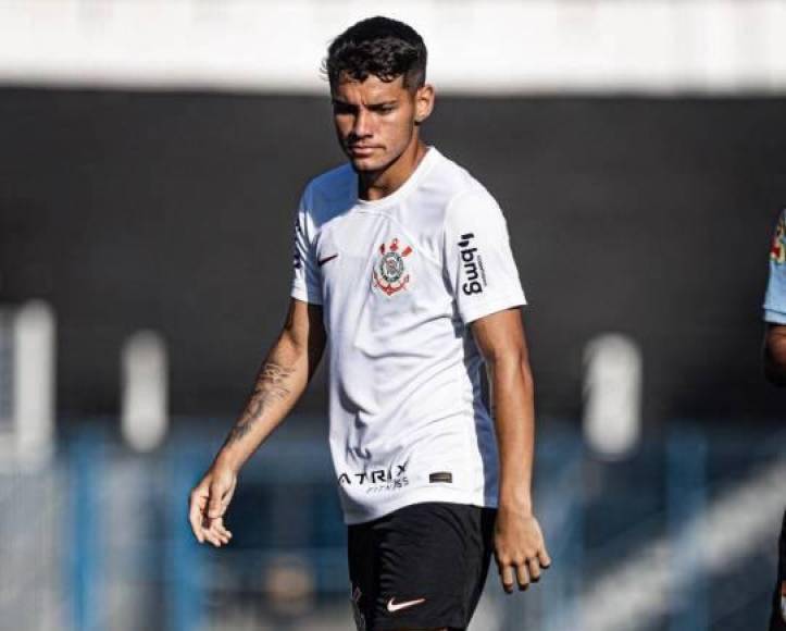 Livia Gabriele, hija de un policía militar retirado, aseguró que saldría con una amiga a un restaurante para ver el partido que enfrentaría al Corinthians y el Sao Paulo; sin embargo, en realidad acudió al departamento de Dimas Cándido, con quien tenía un mes comunicándose por redes sociales, para su encuentro íntimo.