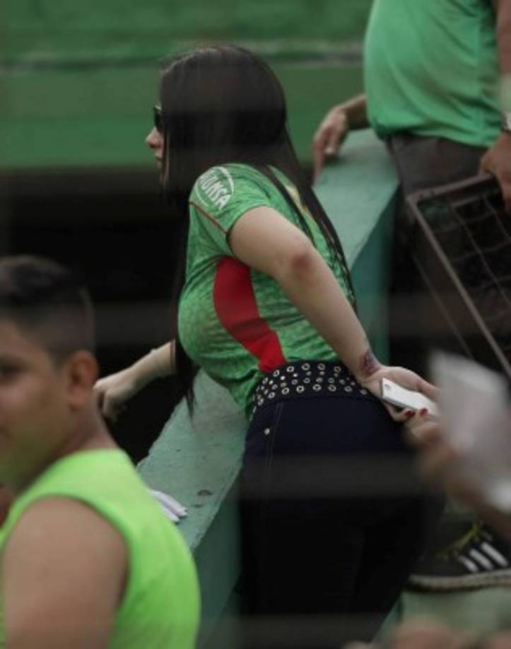 Ariana tiene un escultural cuerpo.