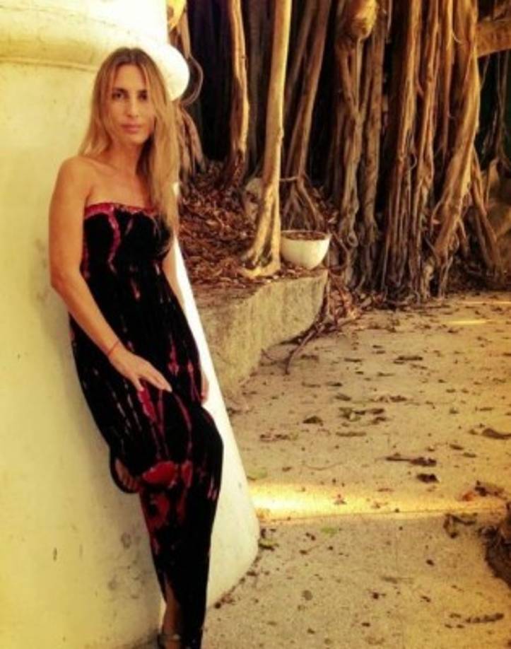 “Jamás pretendería encontrar a alguien como él, porque no existe. Lo que sí me gustaría encontrar es a alguien con el mismo nivel de compromiso de vivir, de ligereza, de luchar… Al final es lo qué quieres como ser humano”, dijo Ricco a TV Azteca cuando fue interrogada sobre todos años de soledad tras la muerte de su esposo.