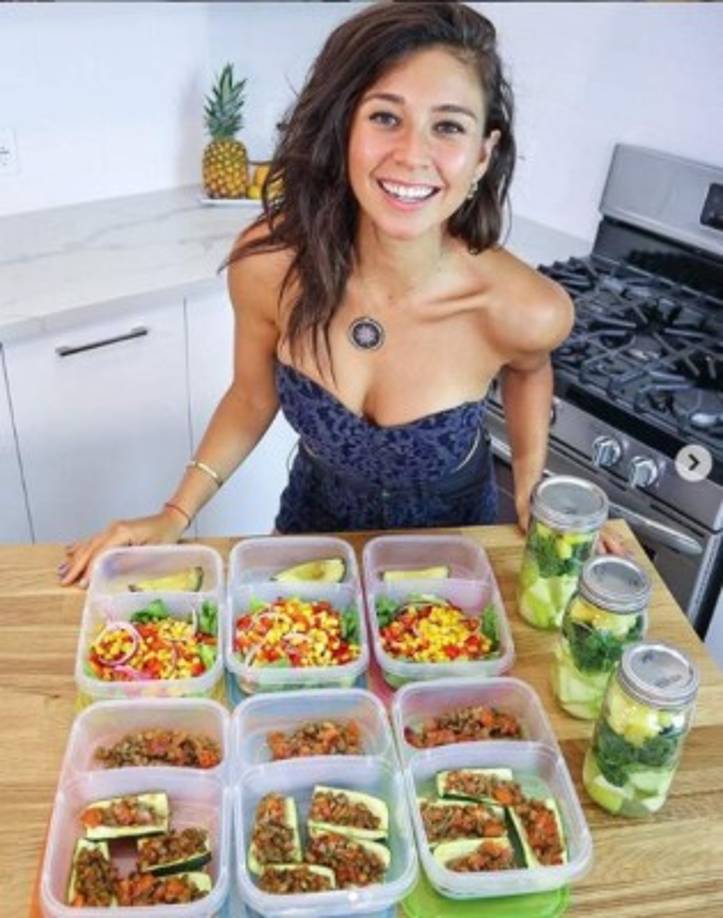 Sin embargo, aún no se sentía lista para comunicárselo a sus seguidores. <br/><br/>'La razón por la que no había compartido esto es porque necesitaba tiempo para sanarme, para sentirme bien, para comprobar y después compartirlo con ustedes. No estoy lista, pero lo estoy haciendo y me voy a sentir bien después de que sepan lo que está pasando, porque mi deseo más grande es regresar a comer mis alimentos y estar sana y sentirme bien', dijo Rawvana, quien seguirá publicando sus experiencias en su canal de YouTube, en el que ya tenía más de 2 millones de suscriptores, aunque este fin de semana descendió a 1,9 millones.<br/><br/>