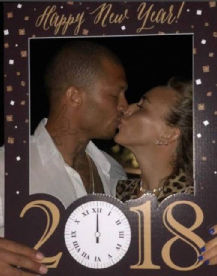 La noticia rápidamente dio la vuelta al mundo, no solo porque se trataba de la heredera de Topshop, sino porque el ex reo seguía casado en ese momento.<br/>